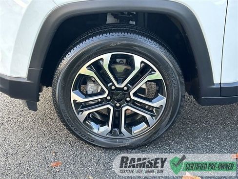 Certified 2022 Jeep Compass Limited image 10