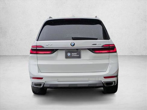 Used 2026 BMW X7 xDrive40i AWD/4WD image 7