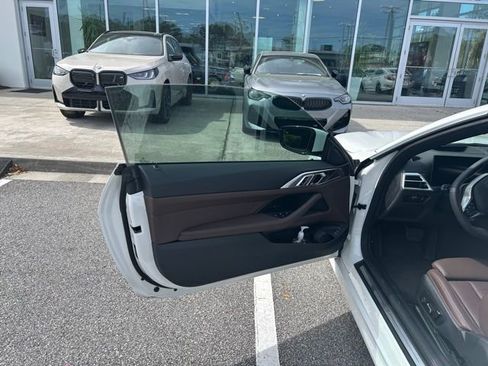 Used 2025 BMW 430i Convertible w/ Premium Package image 7