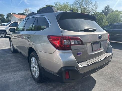 Used 2018 Subaru Outback 2.5i Premium image 4