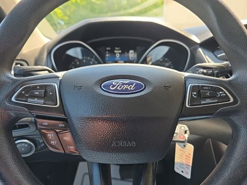 Used 2017 Ford Focus SE FWD image 16