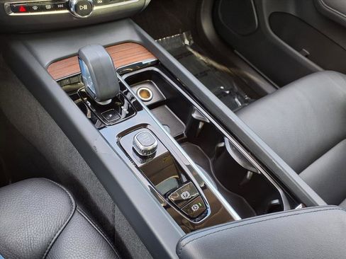 Certified 2023 Volvo XC60 B5 Plus w/ Protection Package Premier image 25