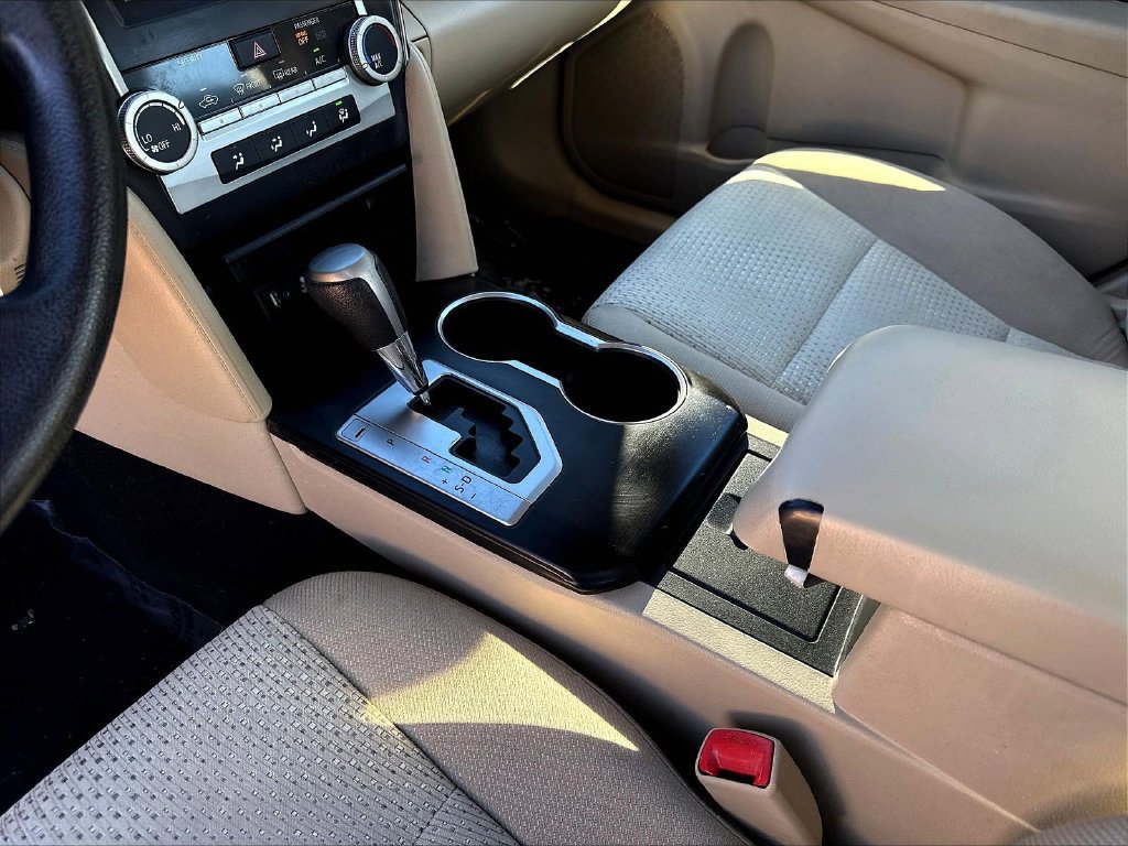 Used 2013 Toyota Camry LE FWD image 21