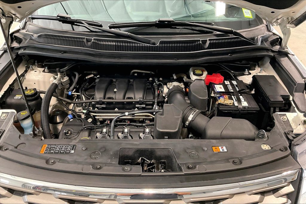 Used 2018 Ford Explorer XLT w/ Equipment Group 202A AWD/4WD image 31
