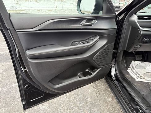 New 2025 Jeep Grand Cherokee L Laredo w/ Luxury Tech Group I image 12