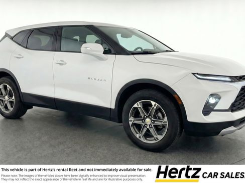 Used 2025 Chevrolet Blazer LT FWD image 1
