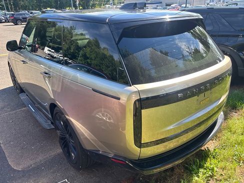 Used 2024 Land Rover Range Rover SE AWD/4WD image 5