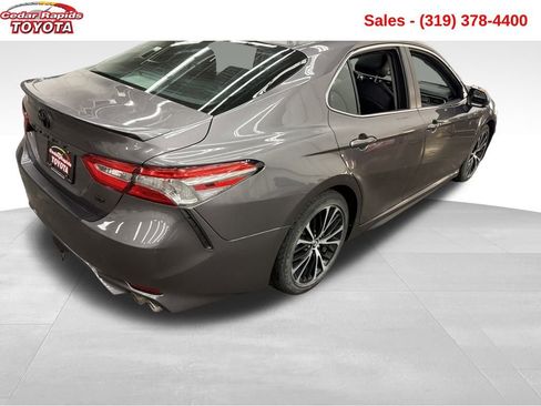 Used 2019 Toyota Camry SE image 5