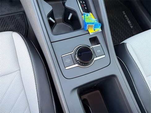 New 2025 Volkswagen Tiguan SE image 25