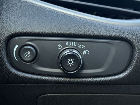 Used 2023 Chevrolet Malibu LT image 3