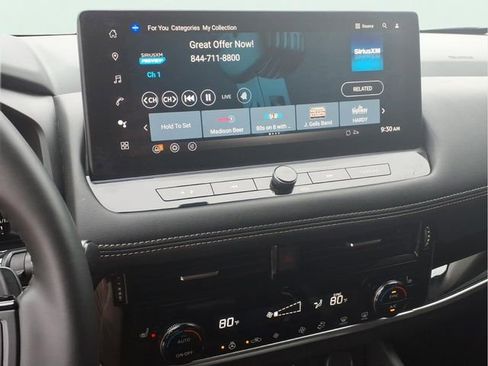 Used 2025 Nissan Rogue SL image 9