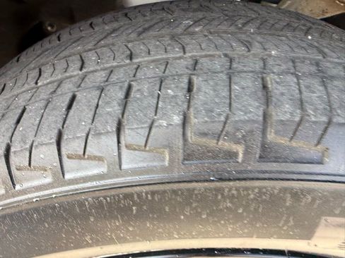 Used 2023 Jeep Grand Cherokee L Laredo image 26