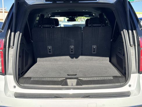 Used 2023 Chevrolet Suburban Premier image 25