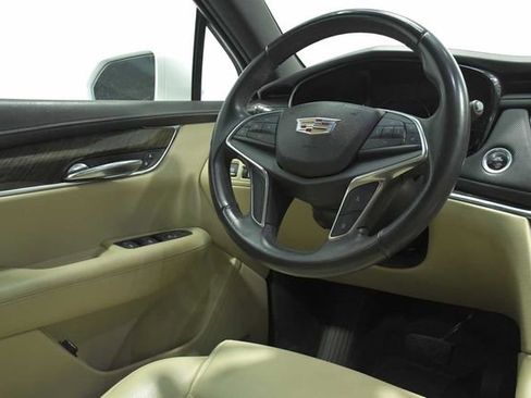 Used 2020 Cadillac XT5 Premium Luxury FWD image 25