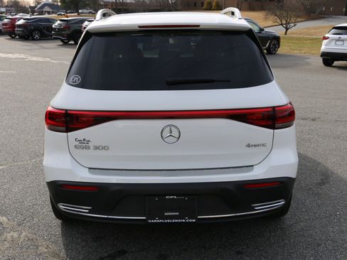 Used 2023 Mercedes-Benz EQB 300 4MATIC image 4