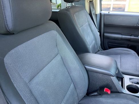 Used 2019 Ford Flex SE FWD image 33