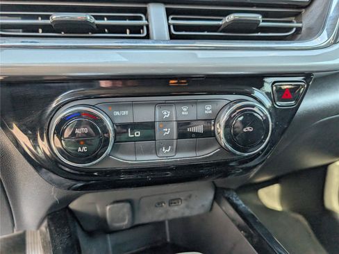 Used 2025 Chevrolet Trax LT FWD image 18