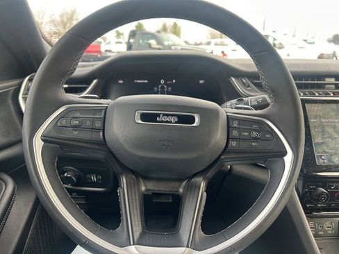 Used 2024 Jeep Grand Cherokee L Laredo image 8