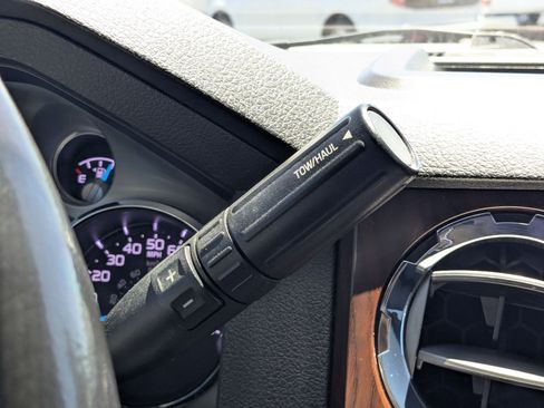 Used 2011 Ford F250 Lariat w/ Lariat Interior Pkg AWD/4WD image 25