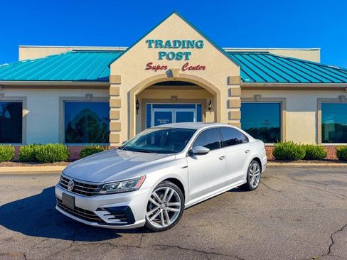 Used 2018 Volkswagen Passat 2.0T R-Line w/ R-Line Lighting Package FWD image 25