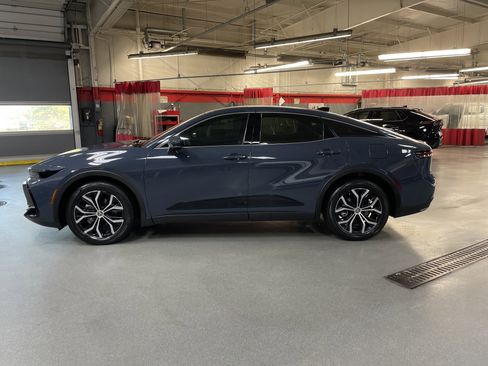 Used 2025 Toyota Crown XLE image 7