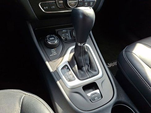 Used 2014 Jeep Cherokee Limited image 18