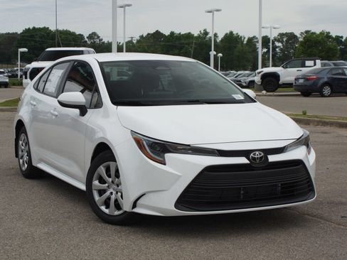 Used 2026 Toyota Corolla LE FWD image 12