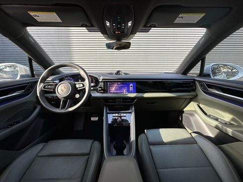 Used 2025 Porsche Macan 4S Electric image 6