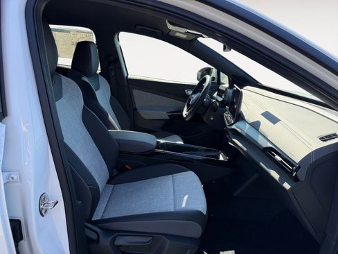 New 2025 Volkswagen ID.4 Pro image 19