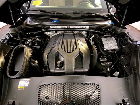 Certified 2023 Porsche Macan image 32