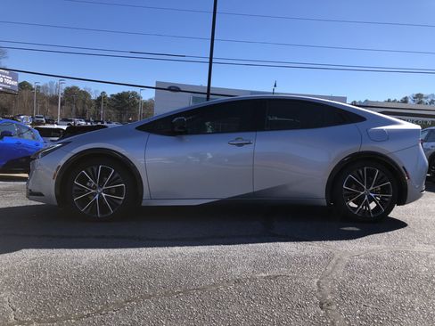 Used 2023 Toyota Prius XLE image 2