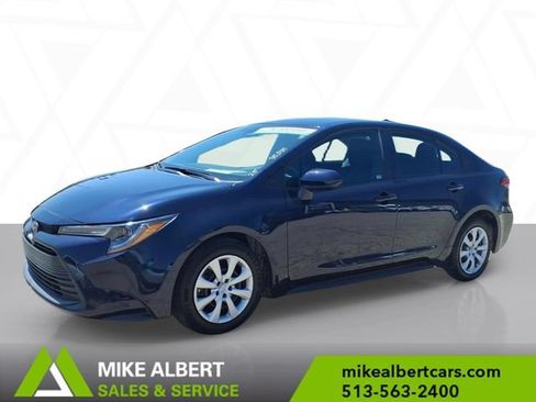 Used 2025 Toyota Corolla LE FWD image 3