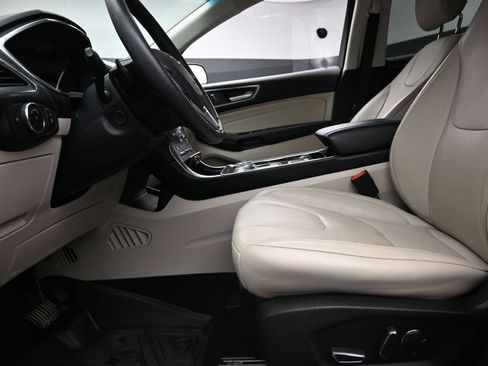 Used 2019 Ford Edge Titanium w/ Equipment Group 301A AWD/4WD image 17