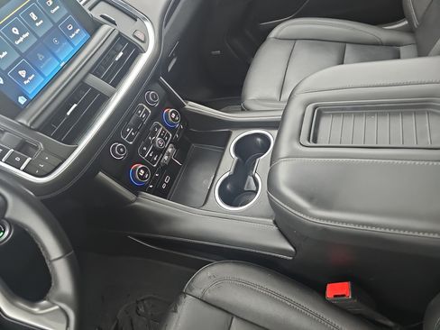 Used 2023 Chevrolet Suburban LT AWD/4WD image 30