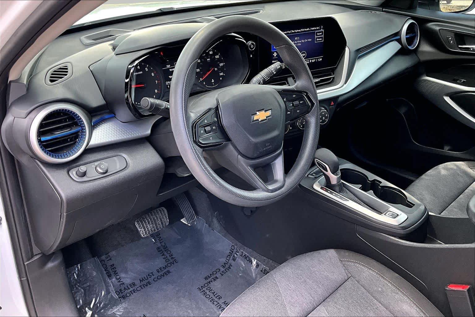Used 2024 Chevrolet Trax LS w/ LS Convenience Package FWD image 18