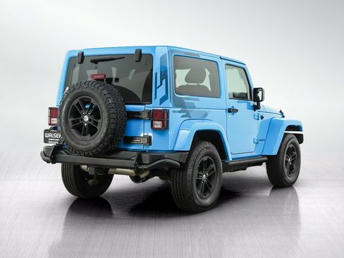 Used 2017 Jeep Wrangler Sahara AWD/4WD image 5
