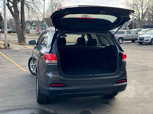 Used 2017 Kia Sorento LX image 21