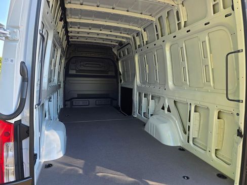 New 2025 Mercedes-Benz eSprinter 170 Cargo image 18