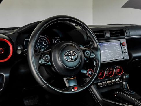 Used 2024 Toyota GR86 RWD image 13