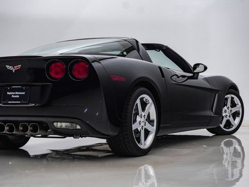 Used 2007 Chevrolet Corvette Coupe w/ Preferred Equipment Group RWD image 12