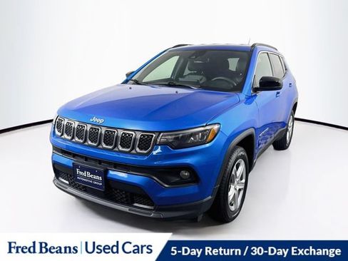Used 2024 Jeep Compass Latitude AWD/4WD image 3