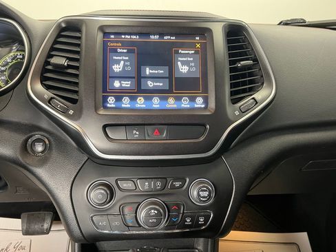 Used 2021 Jeep Cherokee Trailhawk image 12