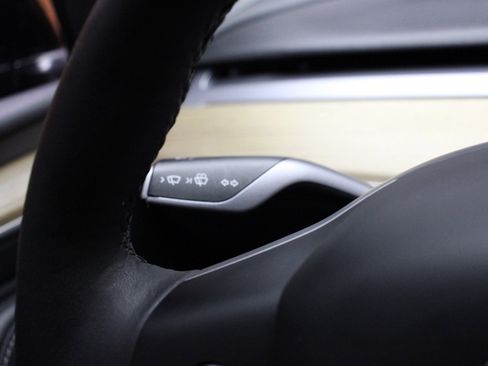 Used 2022 Tesla Model Y Performance image 32