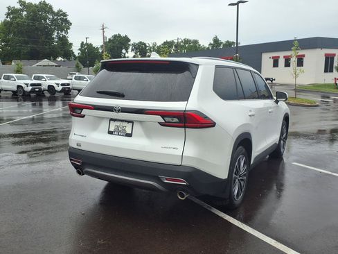 Used 2024 Toyota Grand Highlander AWD Hybrid image 4