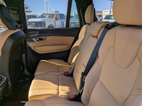 Certified 2024 Volvo XC90 B6 Ultimate w/ Lounge Package image 14