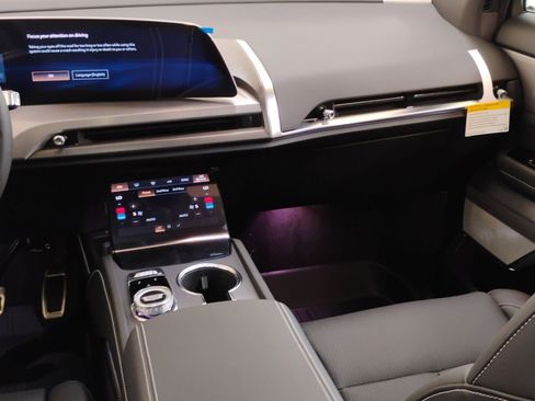 New 2026 Cadillac Vistiq Luxury w/ LPO, Floor Liner Package image 30