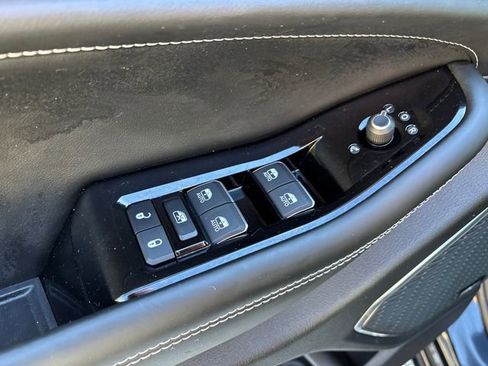 Used 2024 Jeep Grand Cherokee Overland w/ Luxury Tech Group IV image 17