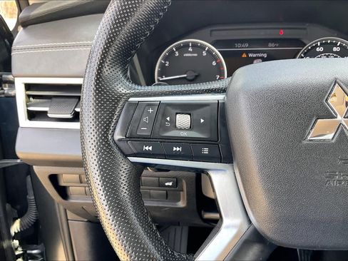 Used 2024 Mitsubishi Outlander SE AWD/4WD image 47