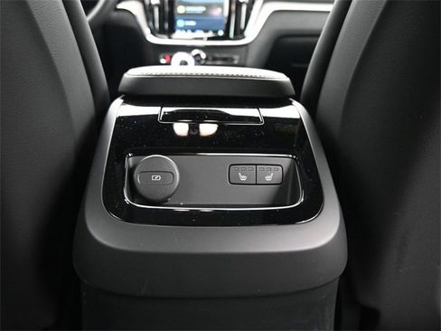 Used 2024 Volvo S60 T8 Ultimate image 34