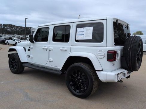 Used 2022 Jeep Wrangler Unlimited Sahara image 7